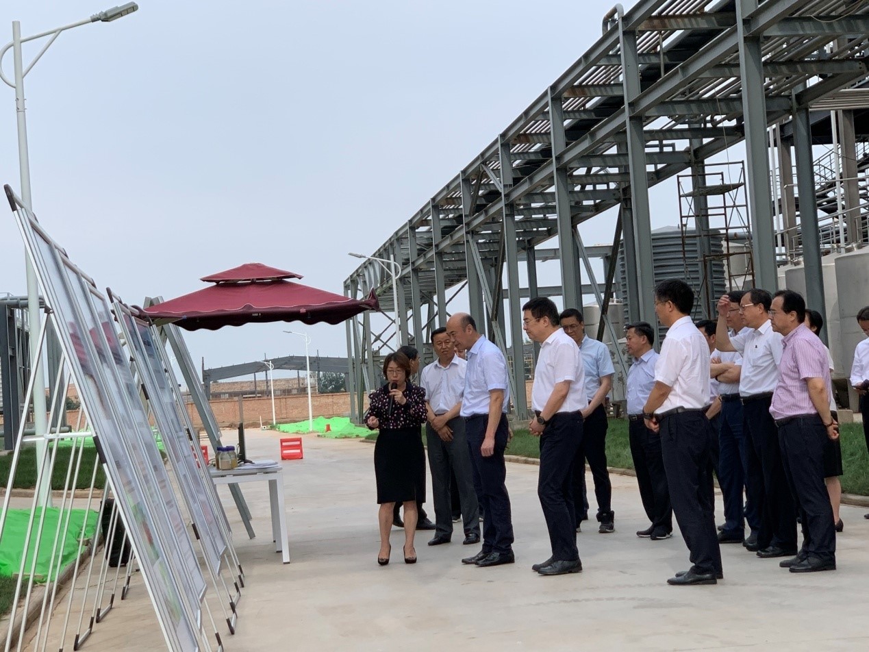刘国中省长一行观摩蒲城耀彩网科技建设项目