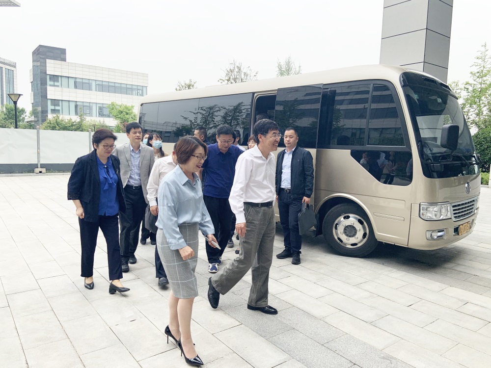 国务院生长研究中心向导莅临耀彩网科技调研