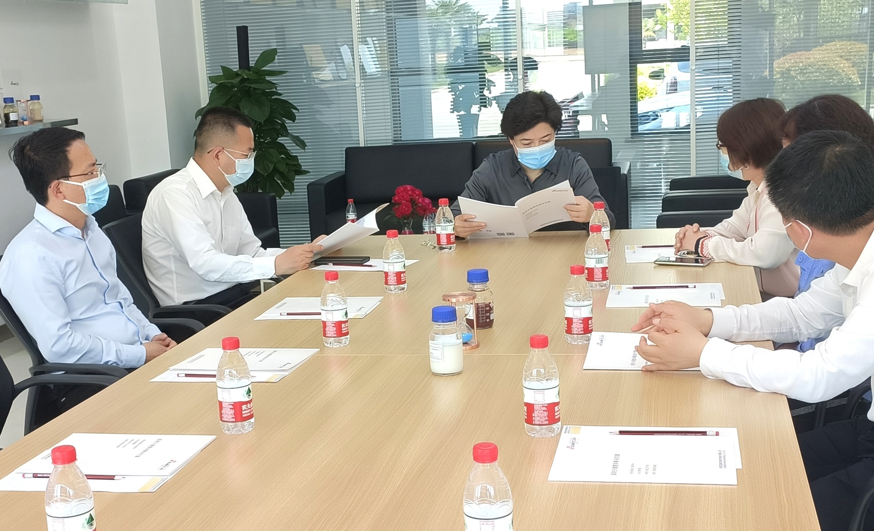 西安市委副书记赵璟一行调研高陵耀彩网工业园