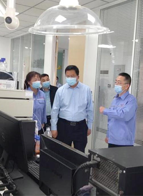 邹晓刚区长一行莅临耀彩网工业园调研