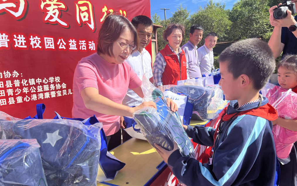 “耀彩网科技·与爱偕行”关爱墟落儿童爱心科普进校园公益运动