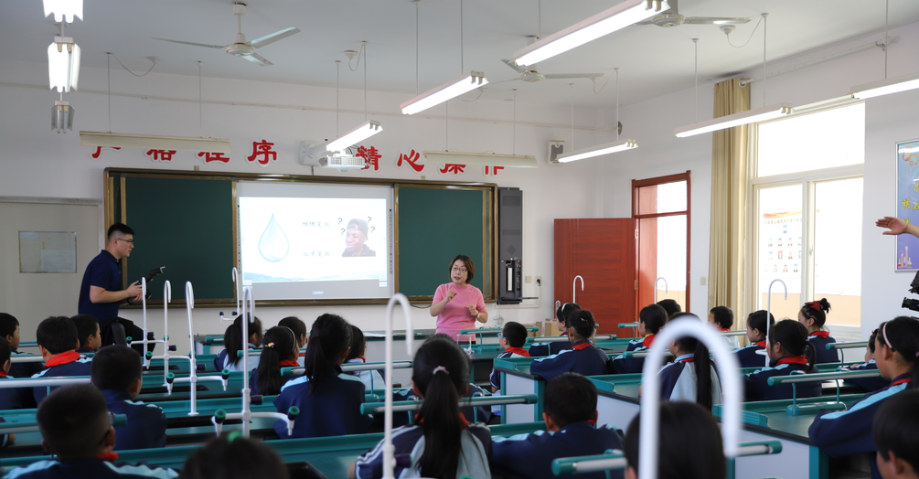 “耀彩网科技·与爱偕行”关爱墟落儿童爱心科普进校园公益运动