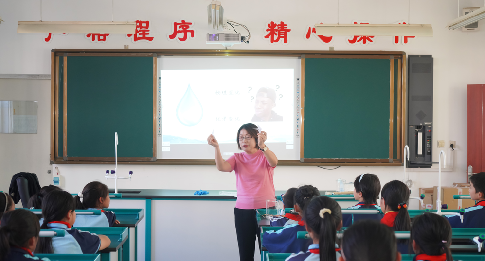 “耀彩网科技·与爱偕行”关爱墟落儿童爱心科普进校园公益运动